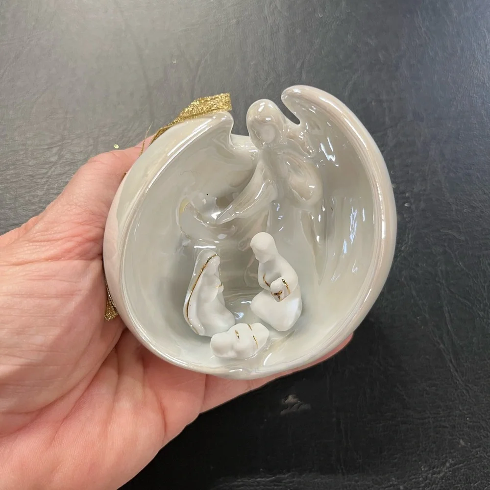 Porcelain nativity ornament by Appletree - Picture 3 of 9